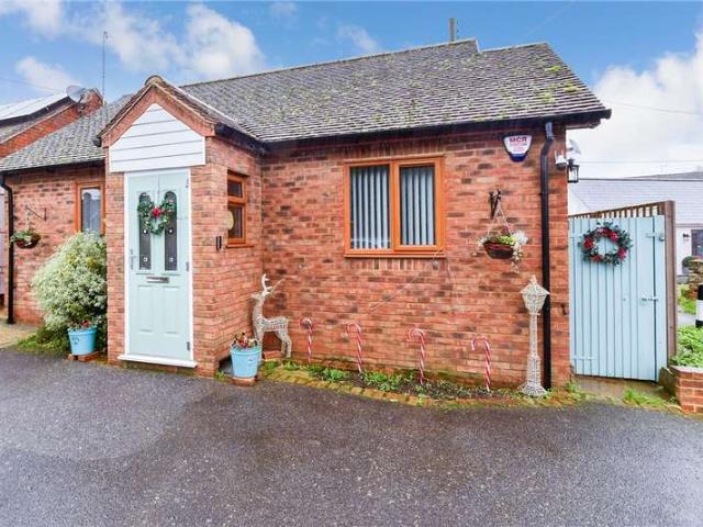 Bungalow for sale in Midway, Kent