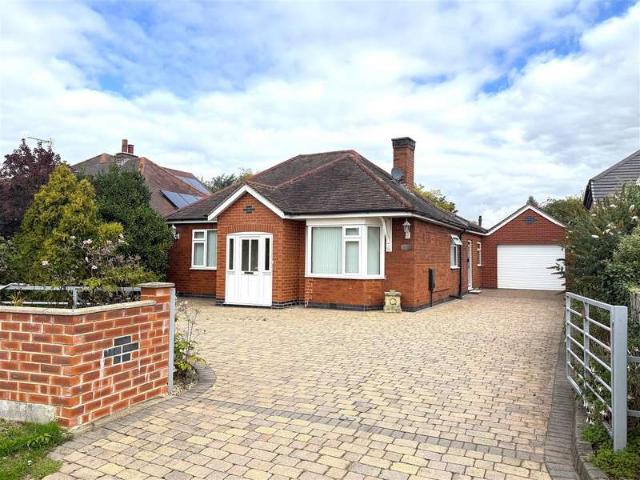 Bungalow for sale in Stretton, East Staffordshire