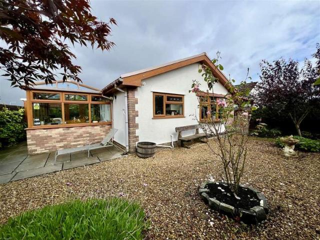 Bungalow for sale in Hirwaun