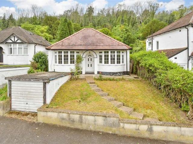 Bungalow for sale in London Borough of Croydon, Kenley