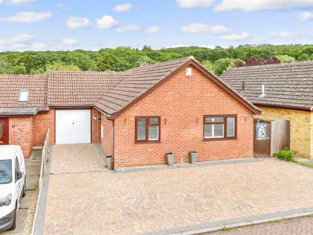 Bungalow for sale in Oad Street, Kent