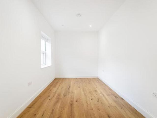 Bungalow for rent in Greater London