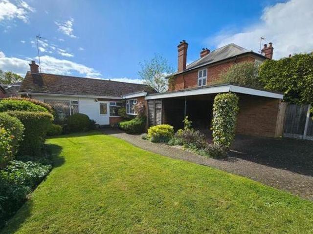 House for rent in Abbey End, Green Close