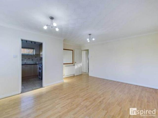 Bungalow for rent in Crownhill, Shenley Church End