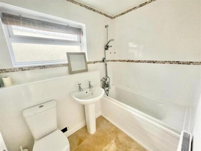 Bungalow for rent in Mount Wise