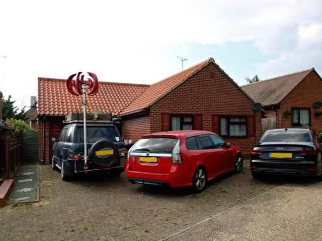 House for rent in London Borough of Hounslow, Hanworth