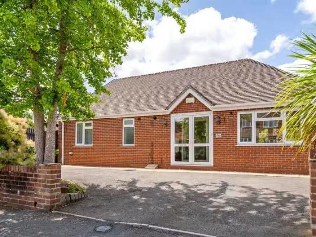 House for rent in Hathershaw, Pendock
