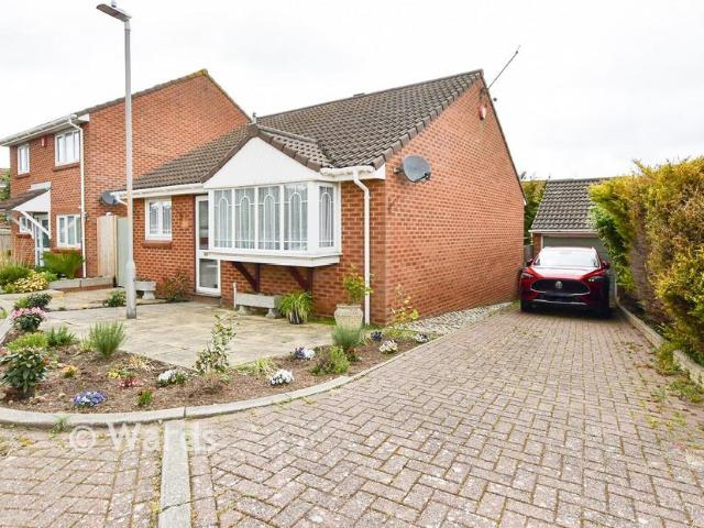 Bungalow for sale in Acol, Kent