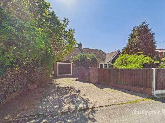 Bungalow for sale in Gnosall, Baswich