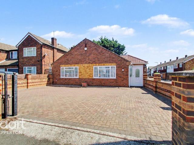 Bungalow for sale in Kempton Park, Lower Halliford