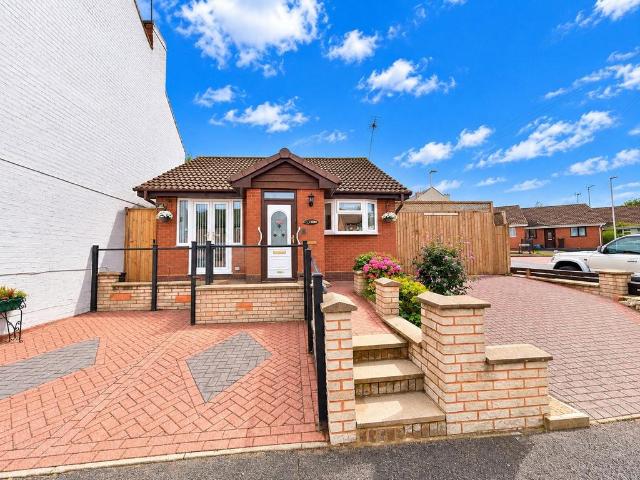 Bungalow for sale in Dixons Green, Dudley