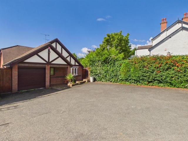 Bungalow for sale in Bromsgrove, Worcestershire