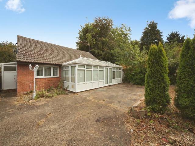 Bungalow for sale in Spring Park, Luton