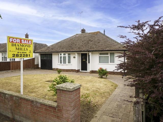 Bungalow for sale in Walton, Eastbridge