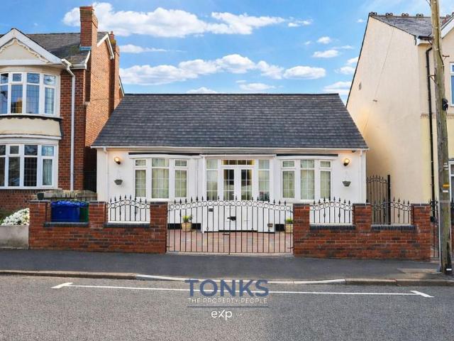 Bungalow for sale in Shell Corner, Halesowen