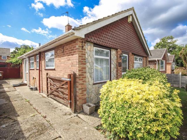 Bungalow for sale in Walderslade, Chatham
