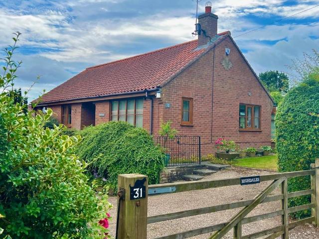 Bungalow for sale in Kirkbymoorside, Kirkby Mills