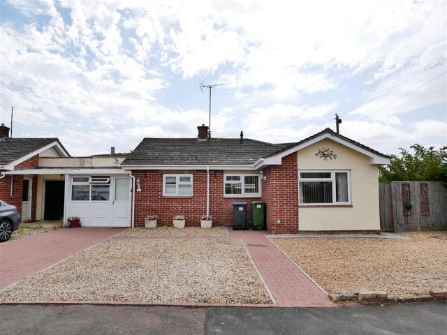 Bungalow for sale in Calne