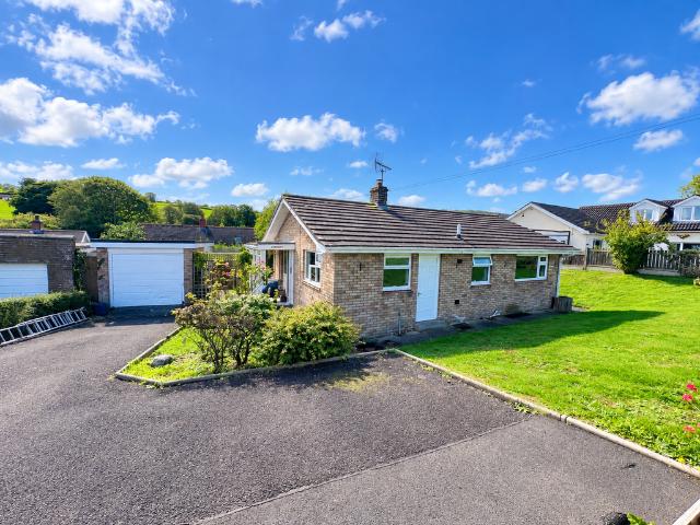 Bungalow for sale in Penrhyn-coch