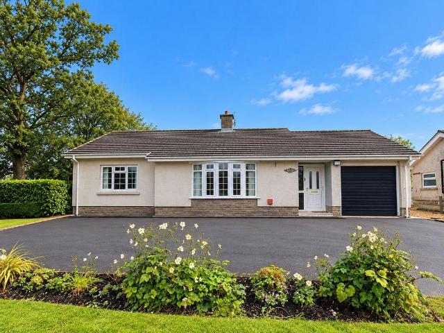 Bungalow for sale in Cae Iago, Ffarmers