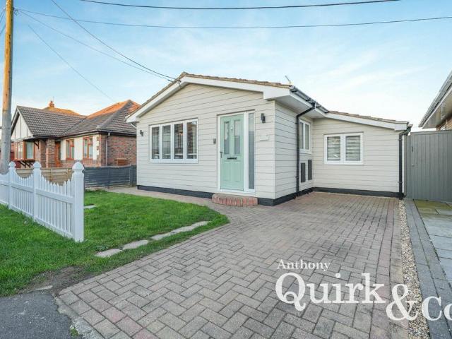 Bungalow for sale in Leigh Beck, Essex