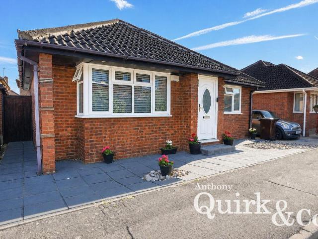 Bungalow for sale in Winter Gardens, Essex