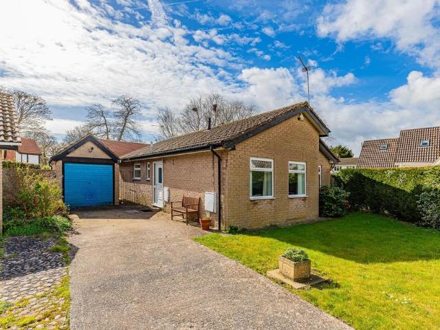Bungalow for sale in Sully, Wales