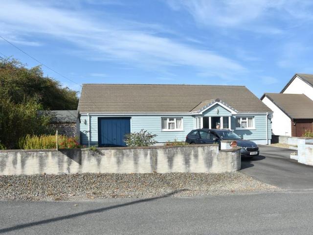 Bungalow for sale in Blaenporth, Wales