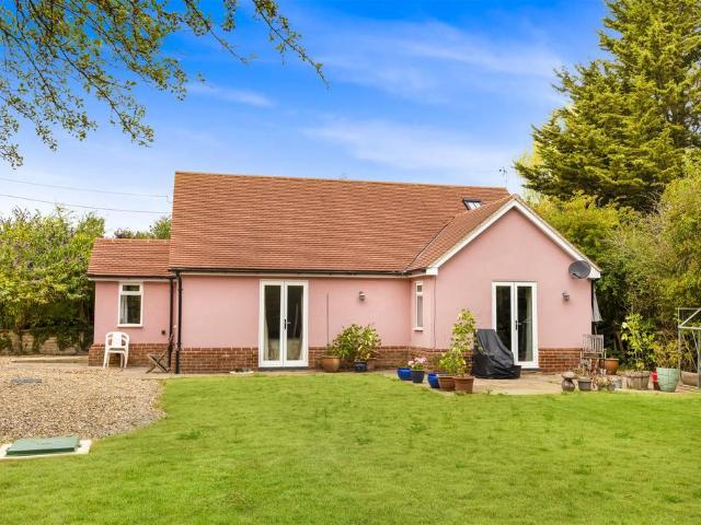 Bungalow for sale in Roundbush Green, Duton Hill