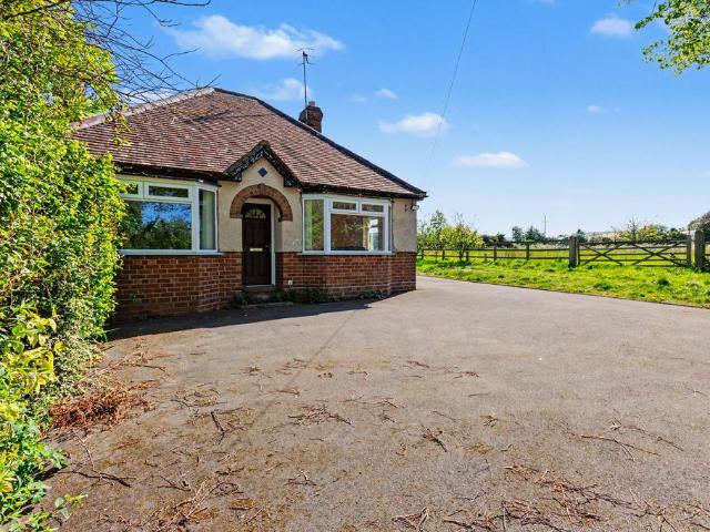 Bungalow for sale in Bengeworth, Crookhill