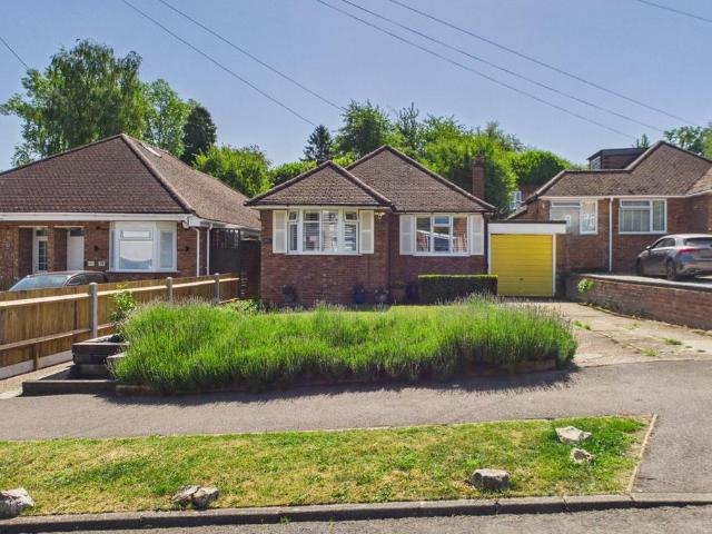 Bungalow for sale in Manor Estate, Pouchen End