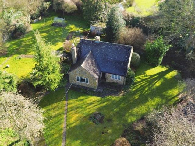 Bungalow for sale in Ratley and Upton CP, Alderminster