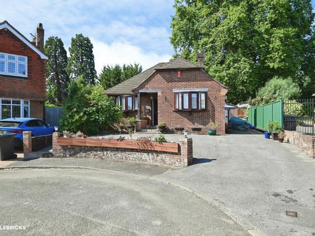 Bungalow for sale in Allington, Midway