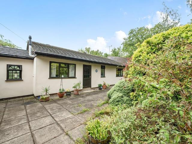 Bungalow for sale in Crookhill, Worcestershire