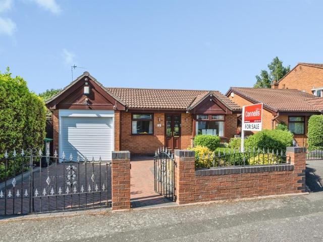Bungalow for sale in Mayer's Green, West Bromwich