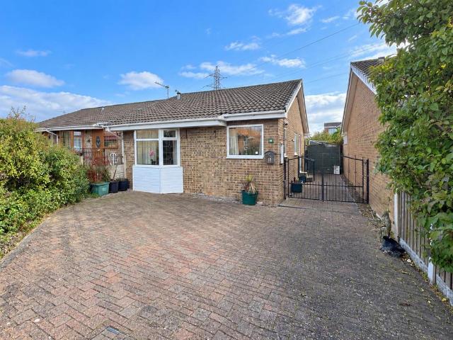 Bungalow for sale in Mapplewell, South Yorkshire