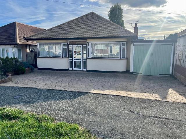 Bungalow for sale in Potters Bar, Hertfordshire
