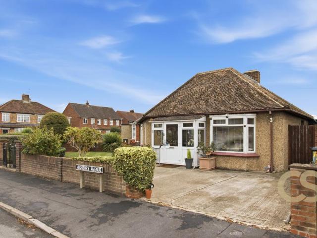 Bungalow for sale in Hoddesdon, Broxbourne