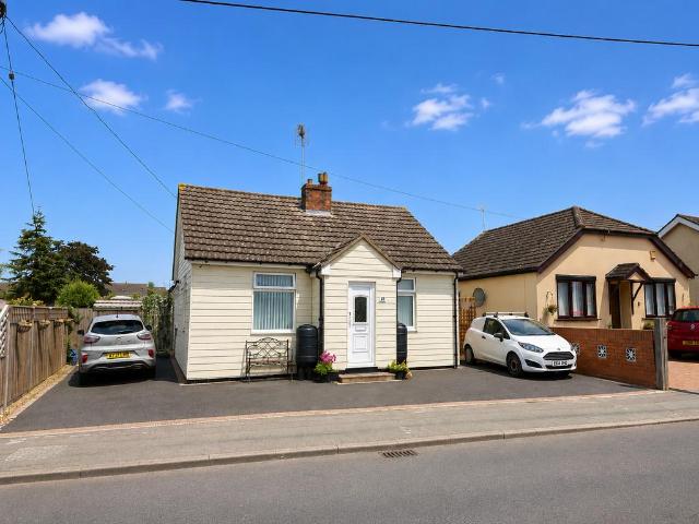 Bungalow for sale in Fordham Heath, Essex