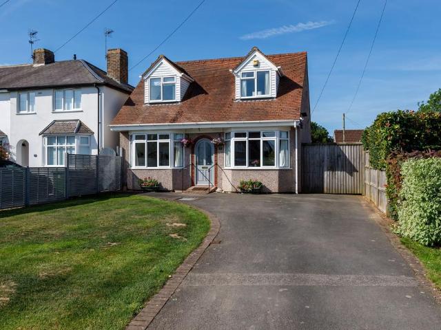 Bungalow for sale in Green Close, Warwickshire
