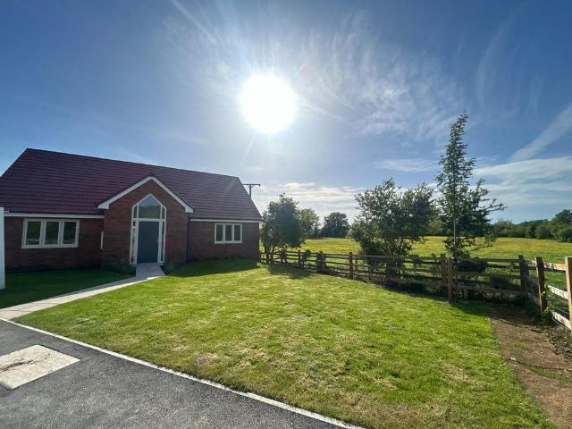 Bungalow for sale in Alderminster, Warwickshire