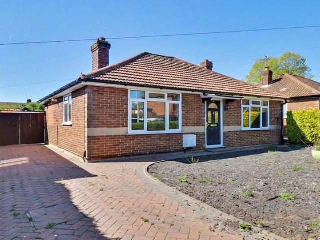 Bungalow for sale in Spring Park, Luton
