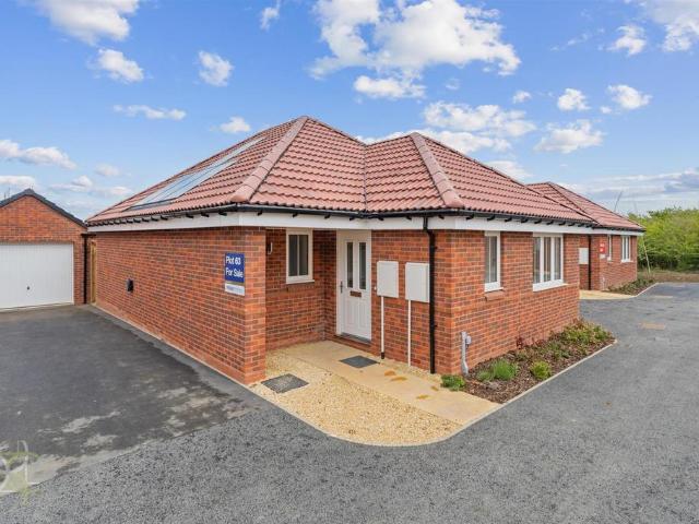 Bungalow for sale in Crookhill, Worcestershire