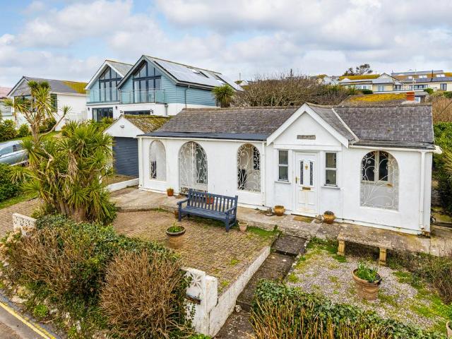 Bungalow for sale in Strode, Devon