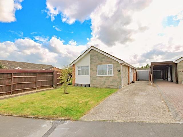 Bungalow for sale in Allington, Midway