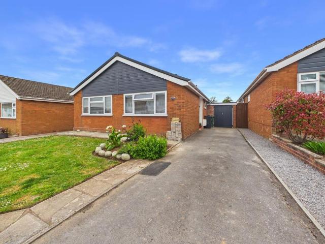 Bungalow for sale in Worle, Weston-super-mare