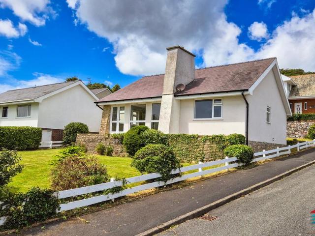 Bungalow for sale in Pwllheli