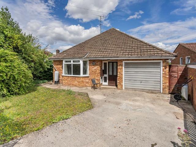 Bungalow for sale in Buckingham, Buckinghamshire