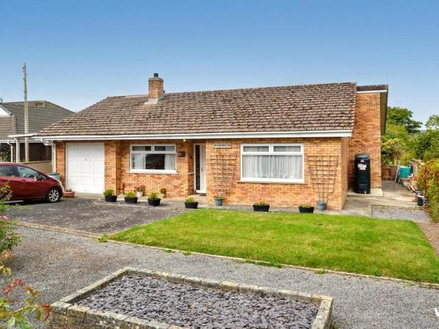 Bungalow for sale in Croes-y-Llan, Llangoedmor