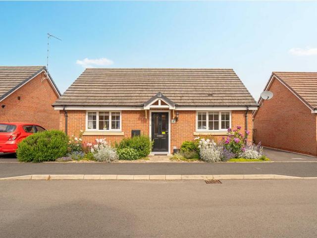 Bungalow for sale in Alderminster, Warwickshire